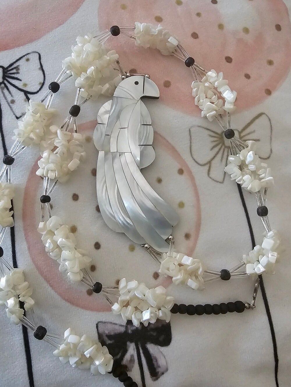 White Shell Necklace - Picture 2 of 3